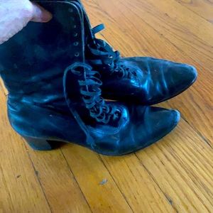 Old school boots with laces!